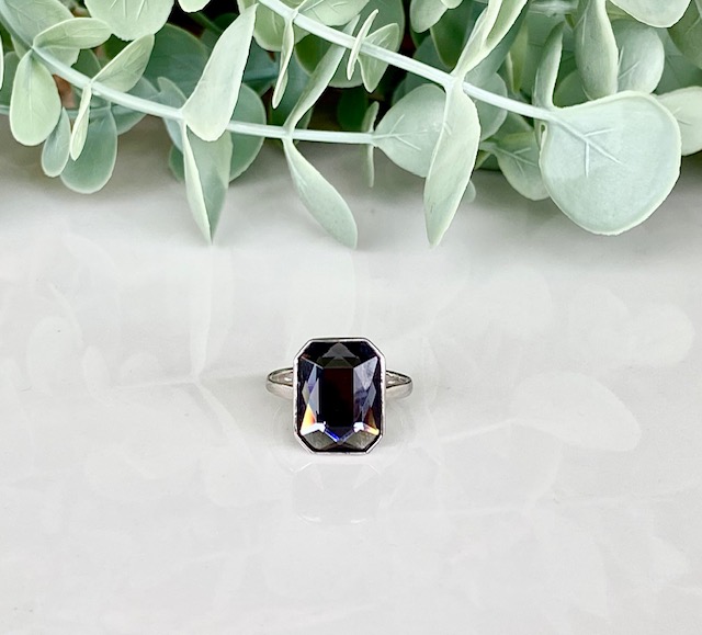 Radiant Crystal Ring - Graphite