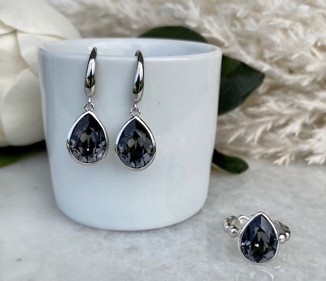 Pear Crystal Ring - Silver Night