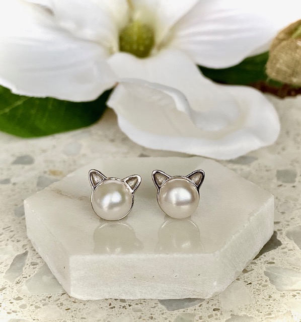 Pearl Cat Earrings