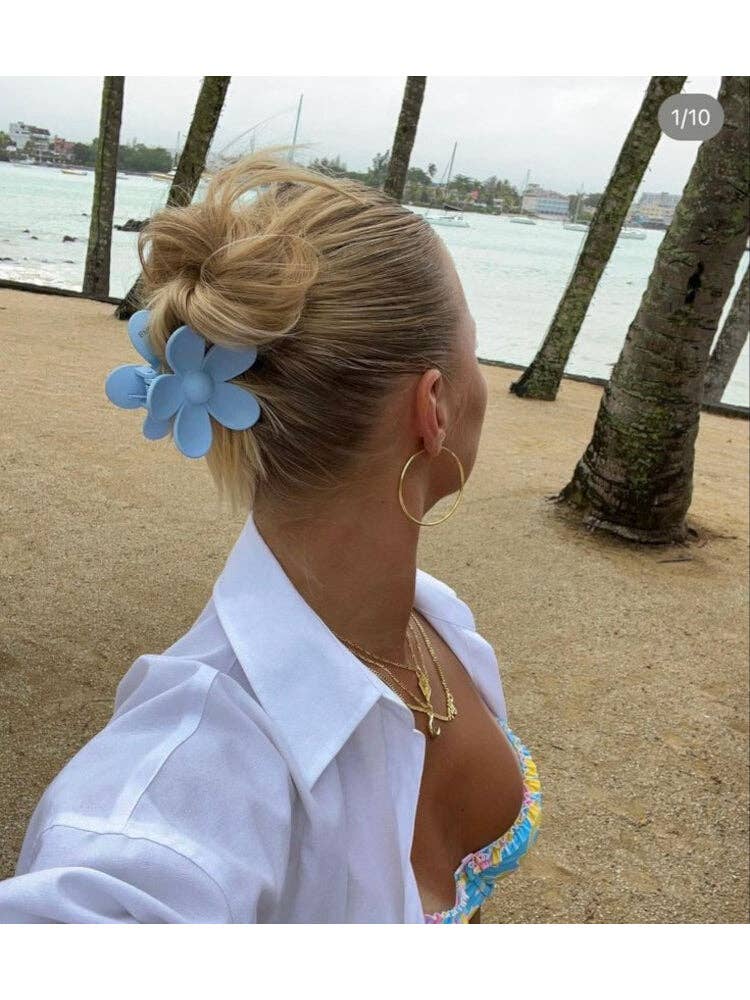 Claw Clip -- Flower - Light Blue