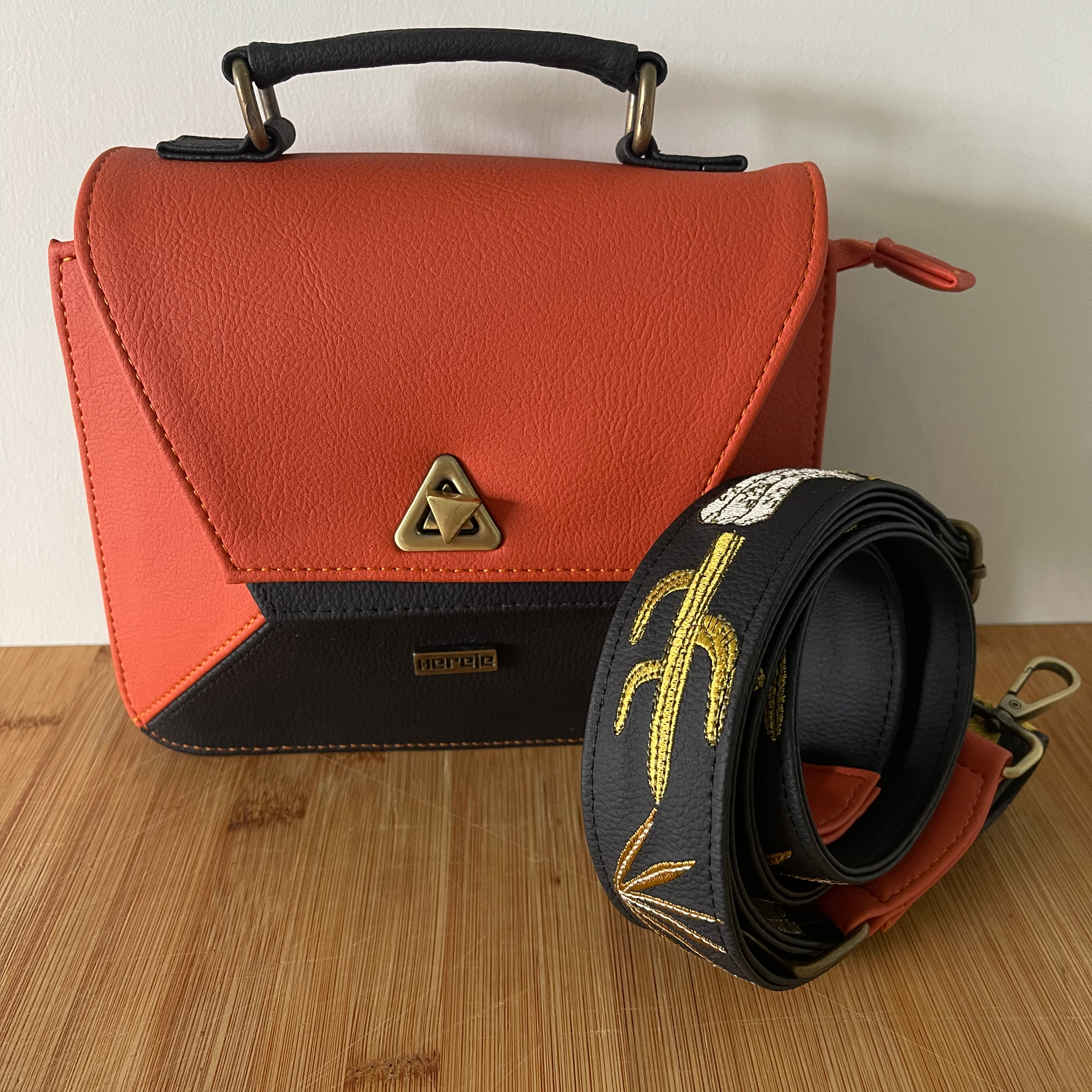 Victoria Mini EE Salmon-Black