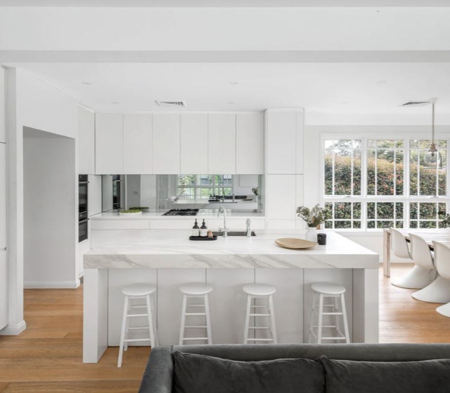 GLENHAVEN NSW - OUTSTANDING FAMILY HOME