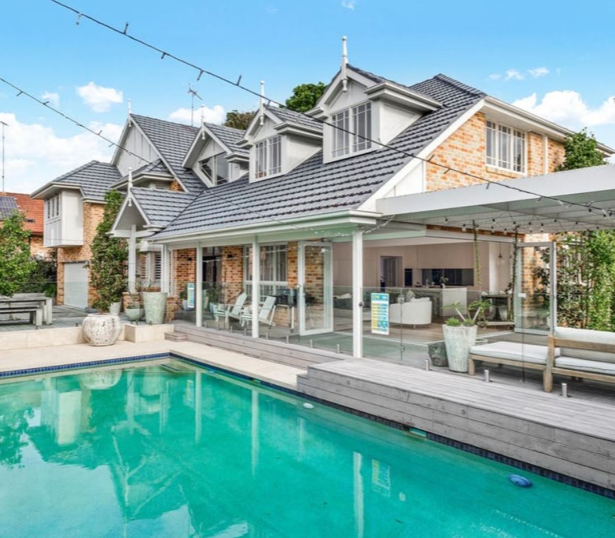 GLENHAVEN NSW - OUTSTANDING FAMILY HOME