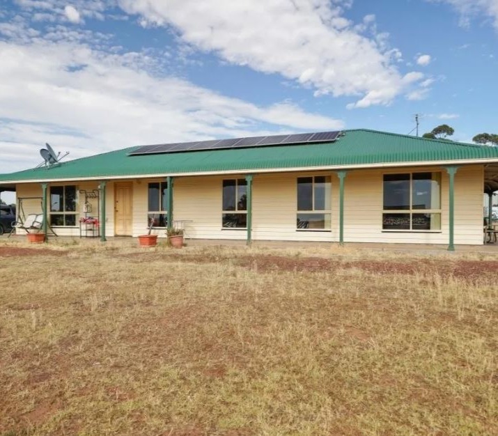 FARM LAND & HOUSE - PARKES