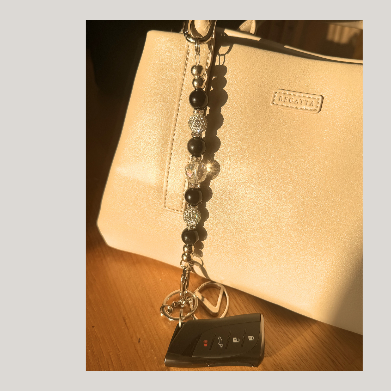 Glam & Go Keyfinder – Midnight Glow Beaded Keychain for Bags